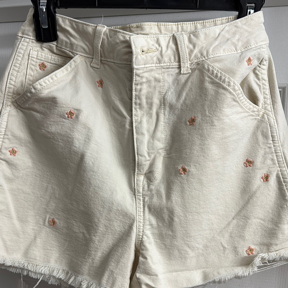 American Eagle Highest-Rise Cream Floral Embroidered Women's Shorts